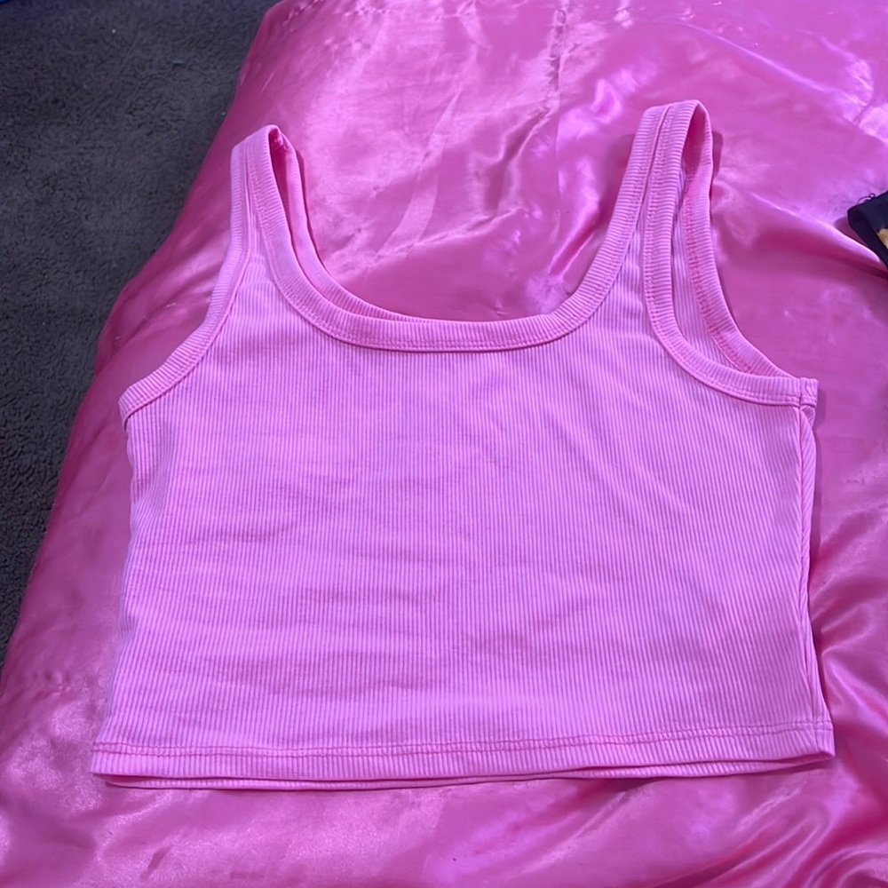 SHEIN crop top pink